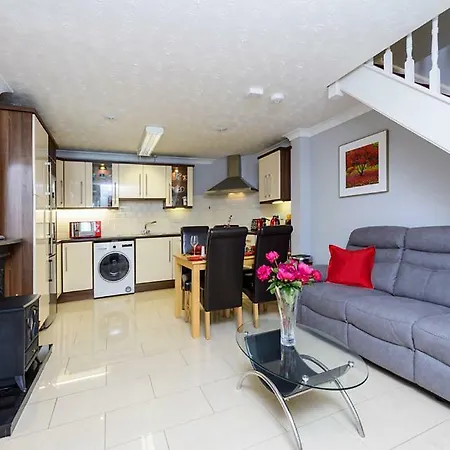 Henry Court Townhouse Сasa de vacaciones *